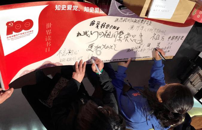 同时交往三个男朋友是不是太少了？