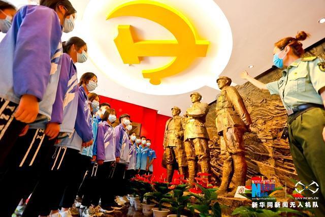 1952年,空军英雄赵宝桐对女记者一见钟情,女记者:我有三个条件